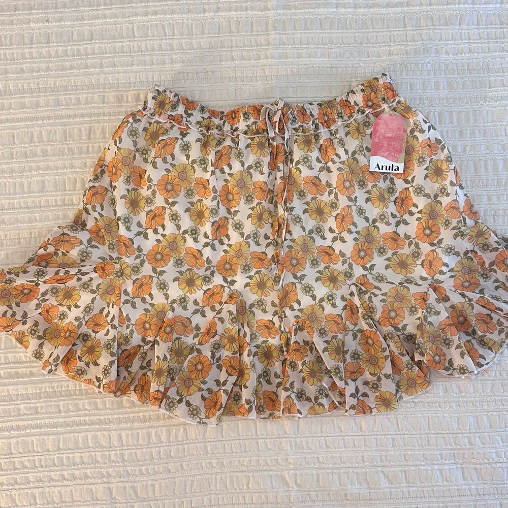 Arula plus sized floral skirt. Brand new with tags. Fun and flirty.